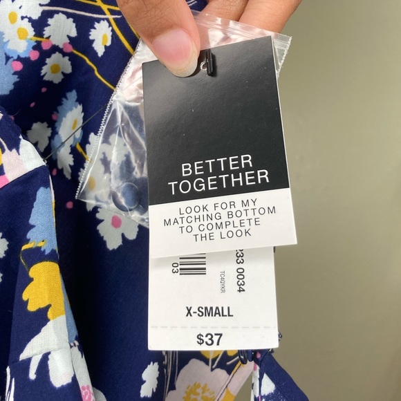 NWT a.n.a Miranda Floral Navy Blue Top - Picture 6 of 6